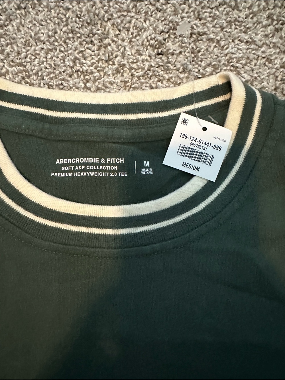 Abercrombie & Fitch Long Sleeve Tee - Size Medium - NWT - Picture 2 of 2